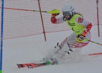 Kayak Alp Disiplini FIS Anadolu Kupası’nda milli sporculardan 5 madalya