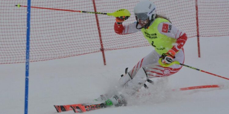 Kayak Alp Disiplini FIS Anadolu Kupası’nda milli sporculardan 5 madalya