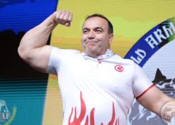 Türk sporcunun bileğini dünya yine bükemedi