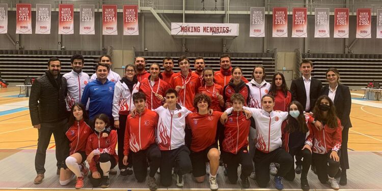 Milli eskrimcilerden biri altın 3 madalya