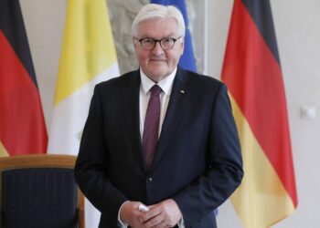 Almanya’da üç Türk’e liyakat nişanı