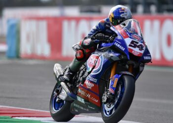 Milli motosikletçi Toprak Razgatlıoğlu, Endonezya’da birinci oldu