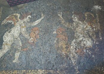 İzmir’de ‘Romalı bir zengine ait’ 2700 yıllık iki mozaik bulundu