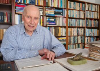 Hayalini gerçekleştirdi 89 yaşında fizik doktorasını aldı