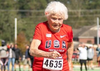 105 yaşındaki Julia Hawkins’ten dünya rekoru