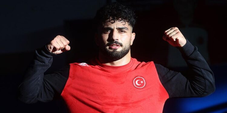 Milli sporcu Ramazan Sarı gümüş madalya kazandı