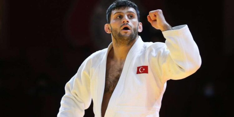 Milli sporcu Vedat Albayrak altın madalya kazandı