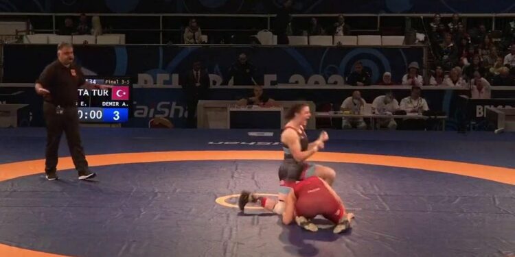 Milli güreşçi Aslı Demir’den bronz madalya