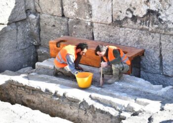 Antik tiyatro kulisinde ilk antik tuvalet bulundu