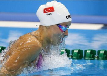 Milli yüzücü Viktoria Zeynep Güneş’ten tarihi altın madalya