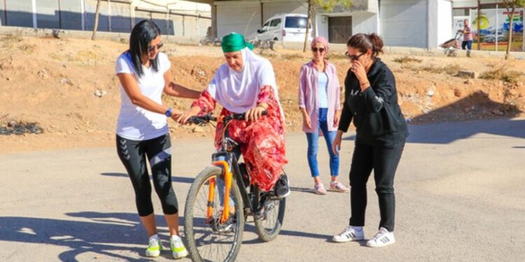 5 ayda 72 kadına bisiklet sürmeyi öğretti