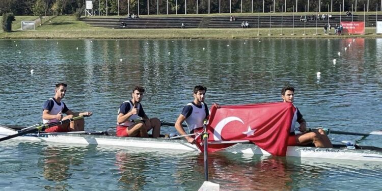 Genç milli kürekçiler Avrupa’nın zirvesine çıktı