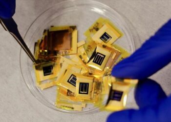 Türk bilim insanları silisyum tabanlı yerli esnek güneş hücresi üretti