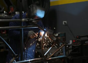 Ürdünlü Halid kendisi gibi engelliler için özel bisikletler üretiyor