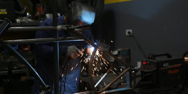 Ürdünlü Halid kendisi gibi engelliler için özel bisikletler üretiyor