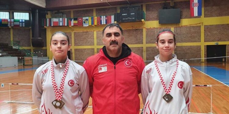 Badmintonda iki altın madalya