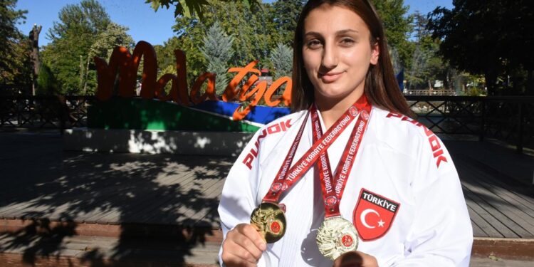 Karateci aileden milli takıma 3 sporcu