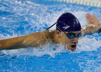 Kulaçlar dostluk için atııldı