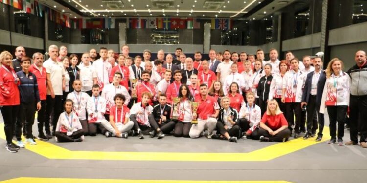 Para Tekvando’da millilerden büyük başarı