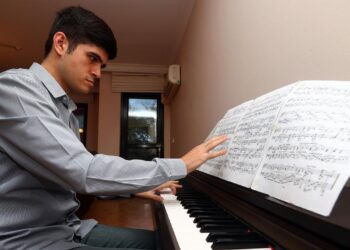 Türkiye’nin ilk otizmli doktora öğrencisi: ‘Müzikal deha’ Buğra