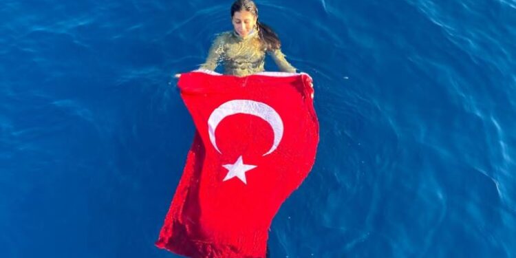 Fatma Uruk’tan 71 metreyle Türkiye şampiyonluğu