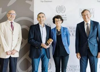 Prof. Şahin ve Dr. Türeci’ye ‘Tıp Onur Ödülü’