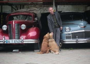 Kenan Kesmen eskiden dolmuş tamircisiydi, bugün klasik otomobil ustası oldu