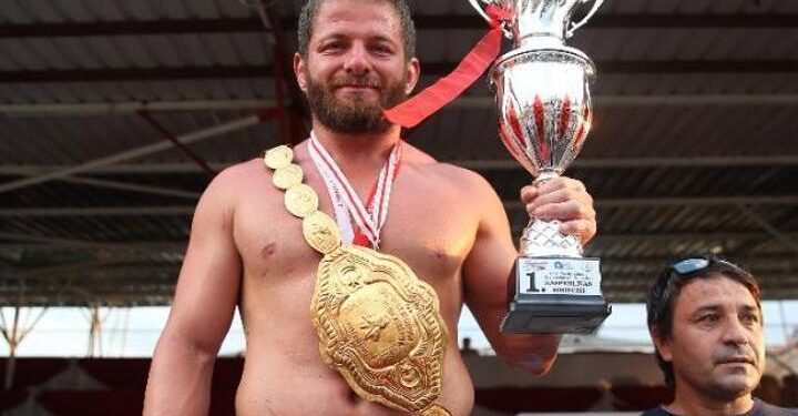 Elmalı’nın başpehlivanı İsmail Balaban oldu