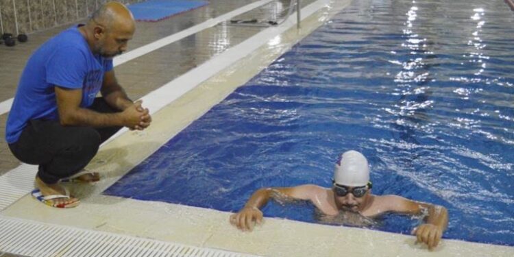 Engelleri aşan Yusuf, terapi için başladığı yüzmede Türkiye 2’ncisi oldu