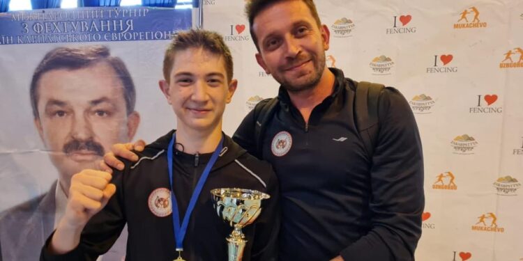 Genç milli eskrimci Yalgın Yeter Ukrayna’da şampiyon oldu