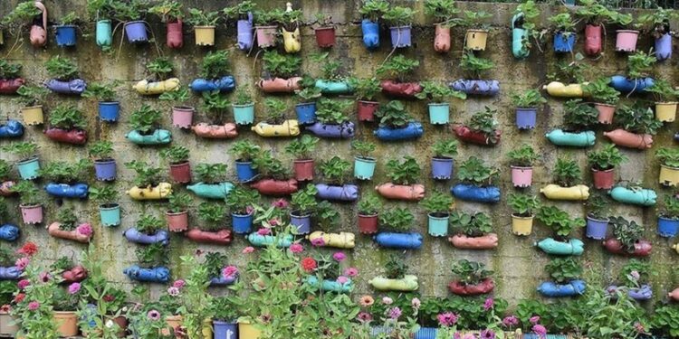 Atık malzemeleri değerlendirdi, hayalini gerçekleştirdi