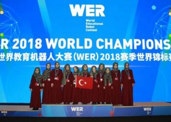 Çin’deki robot yarışmasında Konyalı öğrencilere “en popüler takım” ödülü