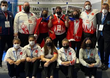 Milli haltercilerden 13 madalya