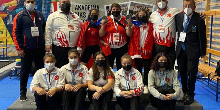 Milli haltercilerden 13 madalya