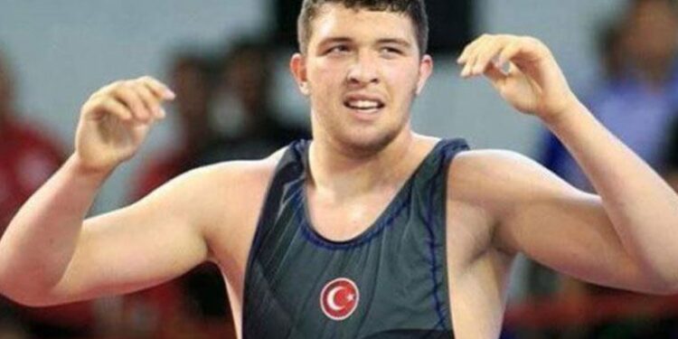 Dünya Gençler Güreş Şampiyonası’nda Hamza Bakır’dan altın madalya
