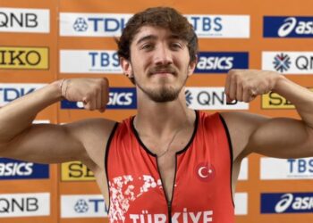 Milli atlet Berke Akçam Türkiye rekoru kırdı