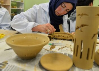 Bilecikli kadınların çömlekten eserleri elçilikleri süsleyecek