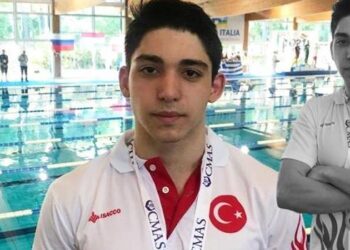 Paletli yüzmenin dünya şampiyonu sporcusu; Kaan Kahraman