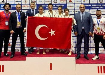 9 madalyayla dönüyorlar!