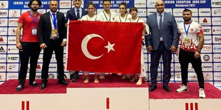 9 madalyayla dönüyorlar!