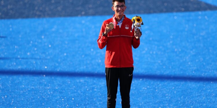 Söz vermişti sözünü tuttu!