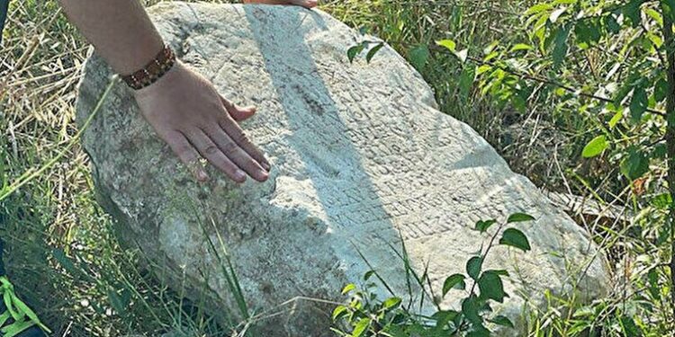 Yol kenarında bulunan 2 bin yıllık kitabenin sırrı çözüldü