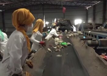 Katı atıklar kadınların elinde “enerjiye” dönüşüyor