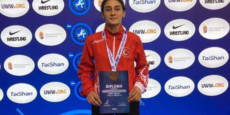 Milli sporcu Şevval Çayır’dan bronz madalya