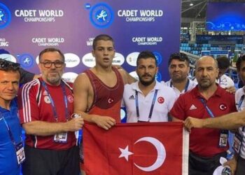 Milli güreşçi Rıfat Eren Gıdak, yıldızlarda dünya şampiyonu oldu