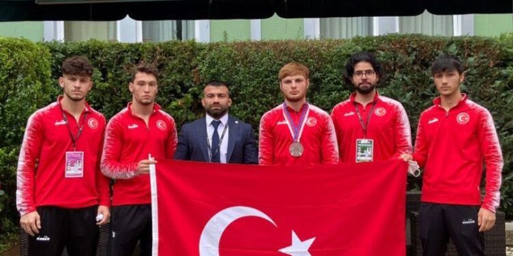 Umalt Demirel’den bronz madalya