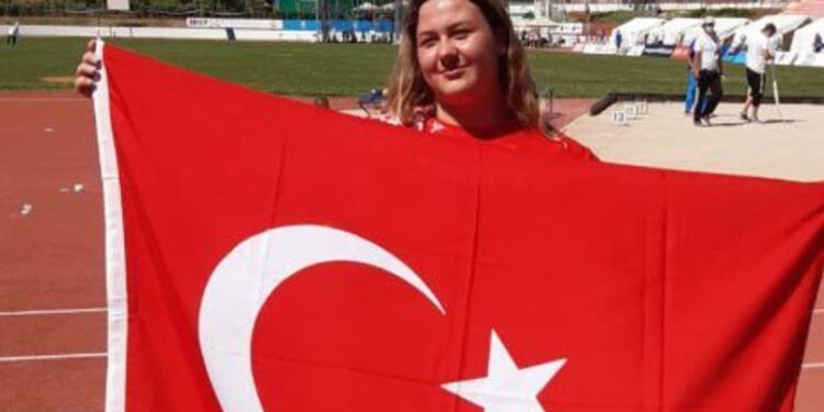 Pınar Akyol’dan altın madalya