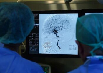 Konuşamayan felçli hastanın aklından geçenler bilgisayar algoritmasıyla okunup ekranda cümlelere döküldü