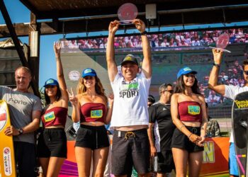 Yelkende milli kitesörfçü Ejder Ginyol İtalya’da birinci oldu