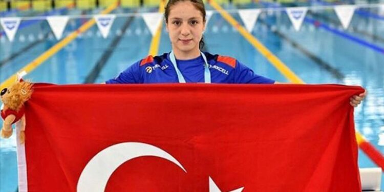 Milli yüzücü Merve Tuncel’den Avrupa rekoru